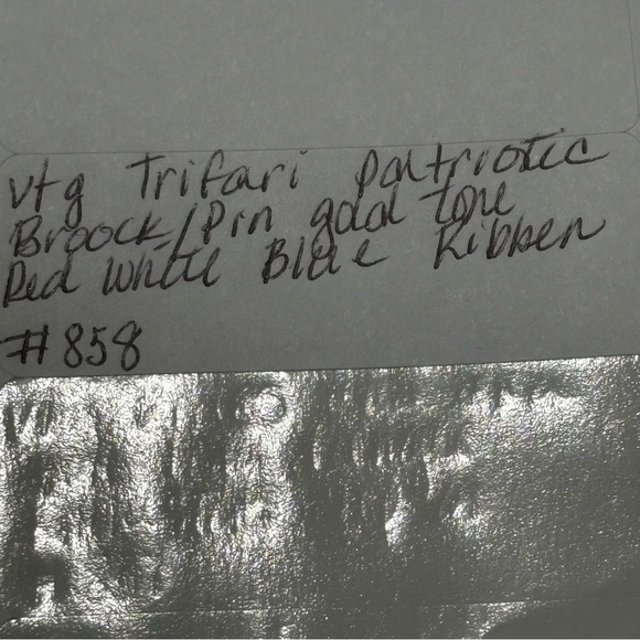 Vintage Crown Trifari patriotic enamel brooch - Picture 5 of 6